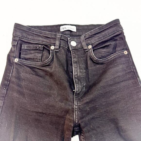 Zara Black Flared Wide Leg Raw Hem Denim Jeans Zip Up Size 6 - Picture 7 of 8